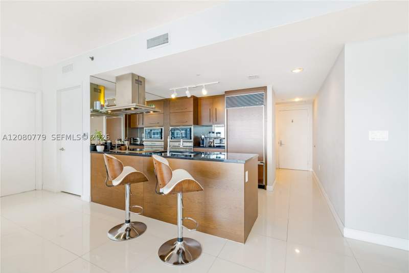 2 bedroom Condominium at 495 Brickell Ave 4704, Icon Brickell No Two, Miami — photo 2