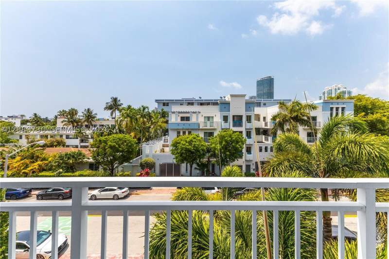 1 bedroom Condominium at 1045 10th St 402, The Park Gardens Condo, Miami Beach — photo 3