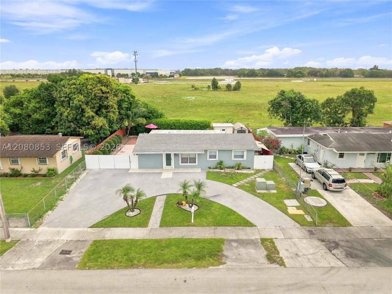 3 bedroom SingleFamilyResidence at 4111 NW 203rd Ln, 3rd Addn To Starlight, Miami Gardens — photo 2
