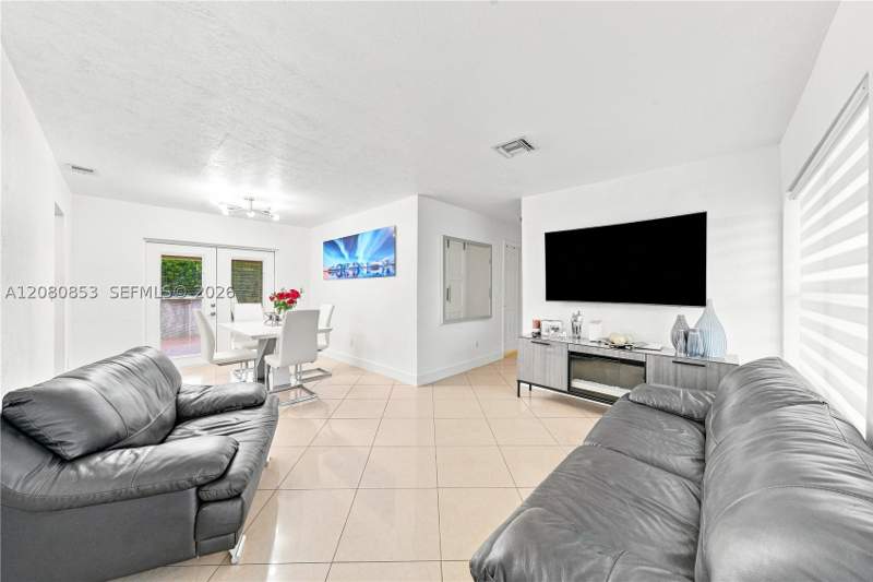 3 bedroom SingleFamilyResidence at 4111 NW 203rd Ln, 3rd Addn To Starlight, Miami Gardens — photo 4