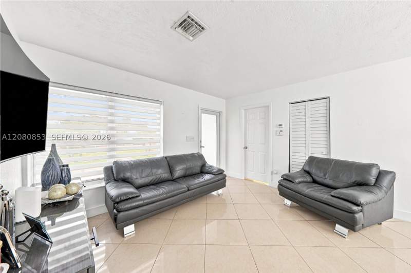 3 bedroom SingleFamilyResidence at 4111 NW 203rd Ln, 3rd Addn To Starlight, Miami Gardens — photo 5