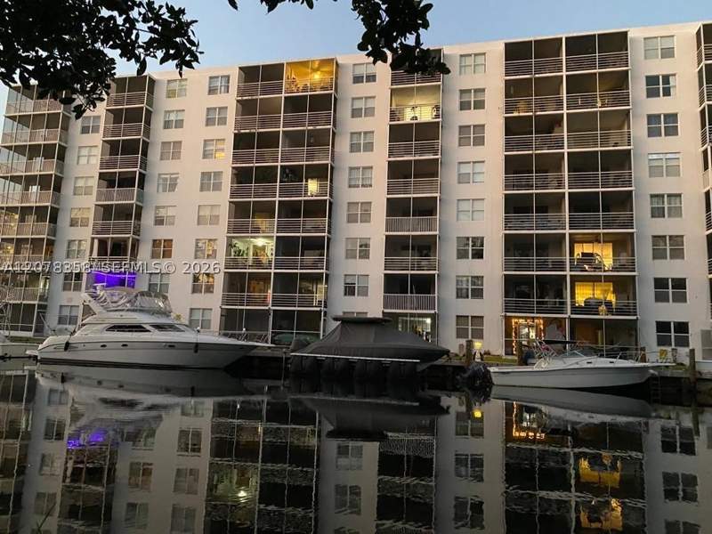 1 bedroom Condominium at 3660 NE 166th St 705, Eastern Shores White Hous, North Miami Beach — photo 2