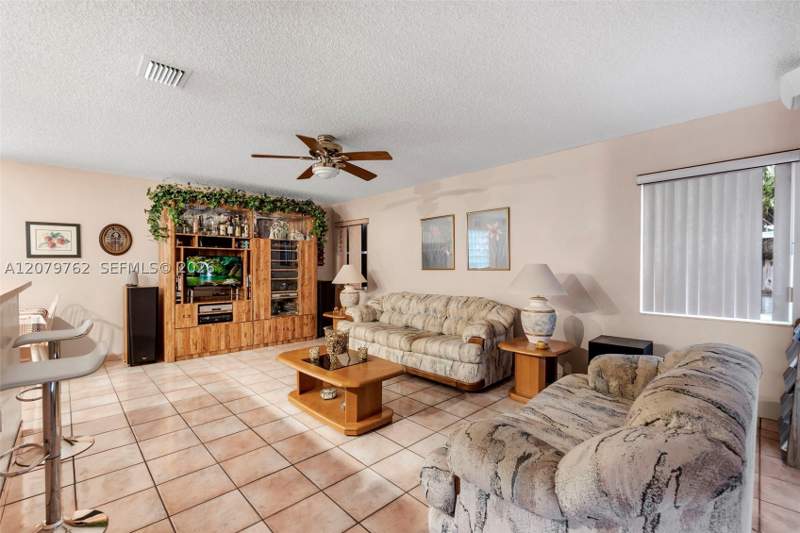 4 bedroom SingleFamilyResidence at 8554 SW 163rd Pl, Lago Mar West, Miami — photo 5