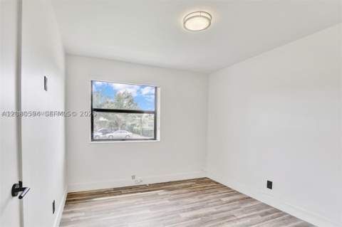 941 NE 155th Ter, North Miami Beach FL - photo 10 of 18