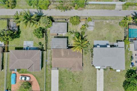 941 NE 155th Ter, North Miami Beach FL - photo 16 of 18
