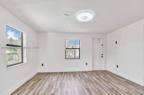 941 NE 155th Ter, North Miami Beach FL - photo 8 of 18