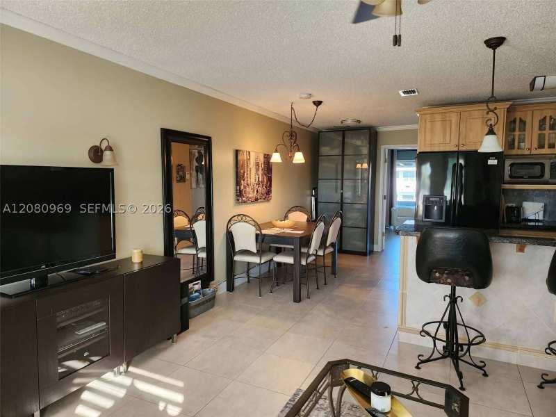 1 bedroom StockCooperative at 15600 NE 6th Ave 27D, Golden Towers No 2 Inc -, Miami — photo 1