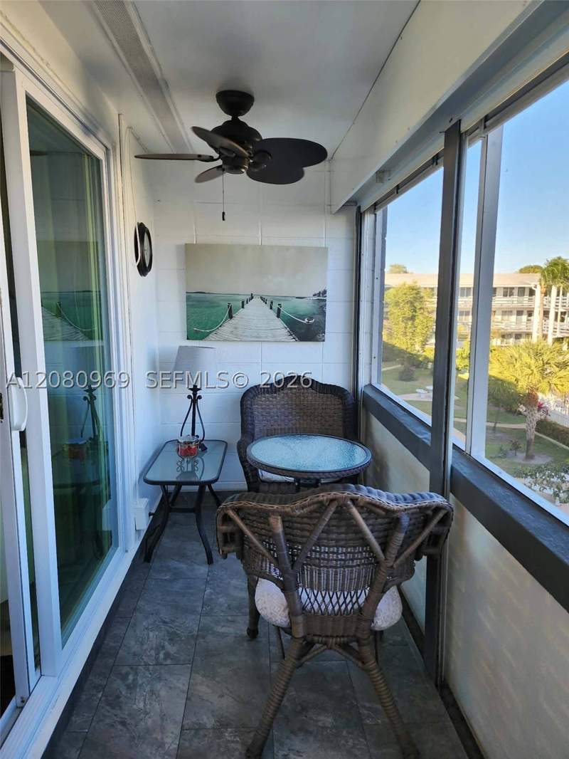 1 bedroom StockCooperative at 15600 NE 6th Ave 27D, Golden Towers No 2 Inc -, Miami — photo 2
