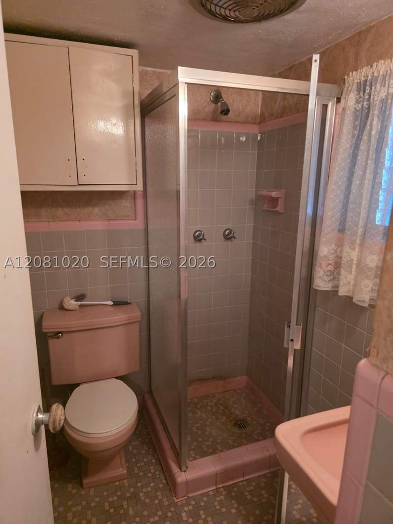 2 bedroom SingleFamilyResidence at 921 NE 163rd St, Carl Byoir, North Miami Beach — photo 4