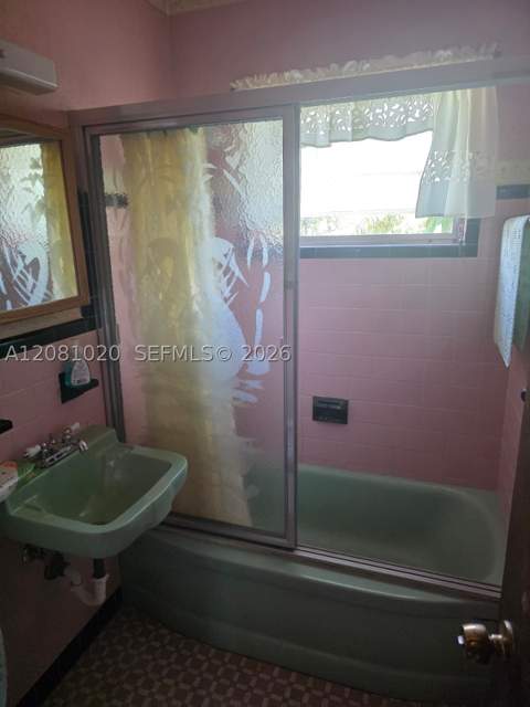 921 NE 163rd St, North Miami Beach FL - photo 6 of 11