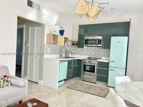 801 8th St 201, Miami Beach FL - photo 11 of 27