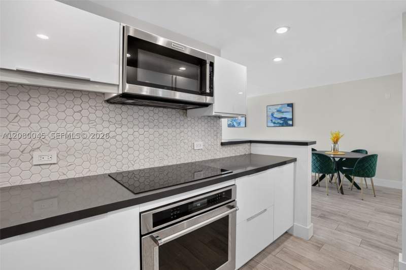 2 bedroom Condominium at 2500 NE 135th St C311, Dorset House Condo, North Miami — photo 5