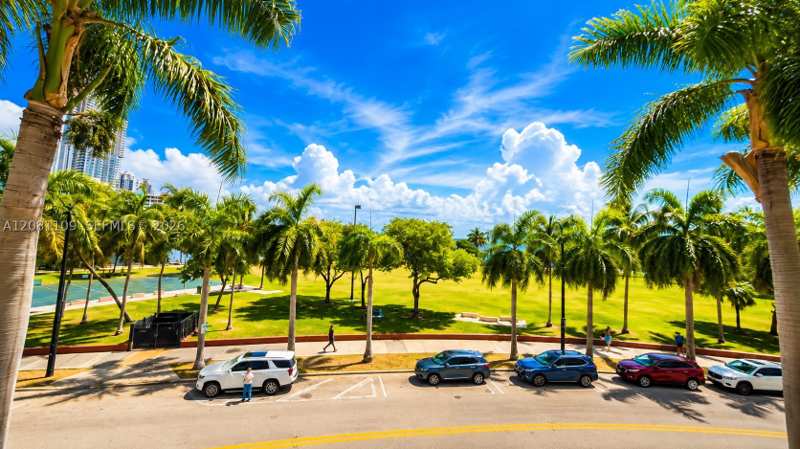 1 bedroom Condominium at 1900 N Bayshore Dr 504, Quantum On The Bay Condo, Miami — photo 1