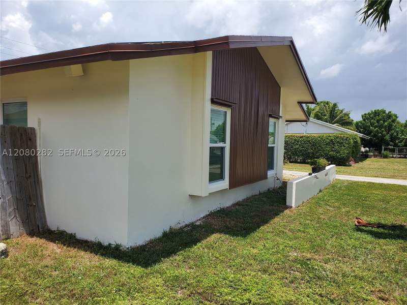 4 bedroom SingleFamilyResidence at 16630 SW 102nd Pl, Samson Highlands, Miami — photo 3