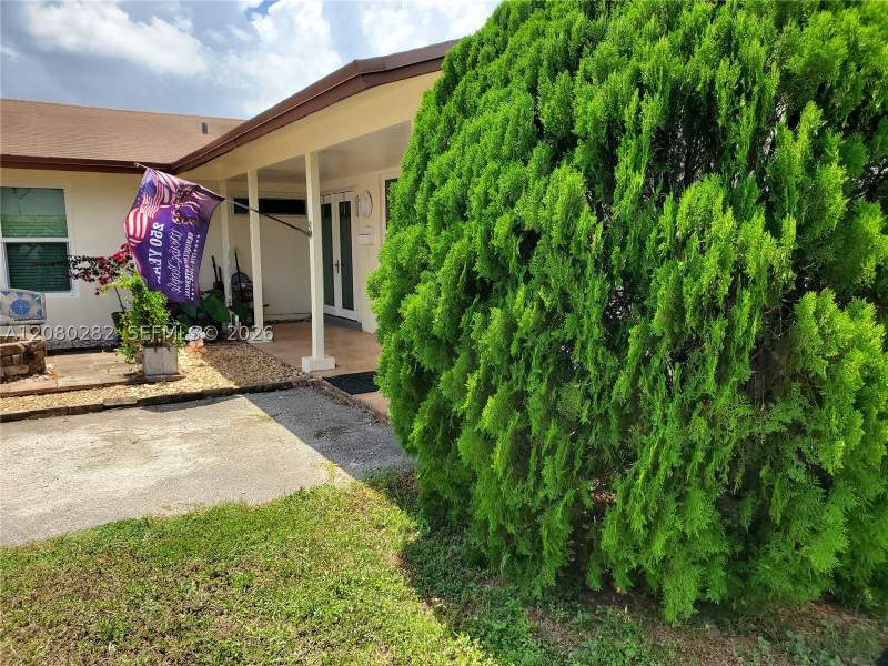 4 bedroom SingleFamilyResidence at 16630 SW 102nd Pl, Samson Highlands, Miami — photo 4