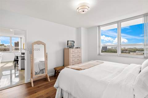 2000 N Bayshore Dr 1502, Miami FL - photo 9 of 40