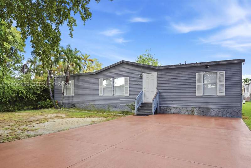 4 bedroom MobileHome at 19800 SW 180th Ave Unit # 477, Americana Village Condo, Miami — photo 3