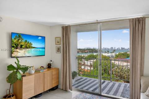 6900 Bay Dr 6B, Miami Beach FL - photo 6 of 31