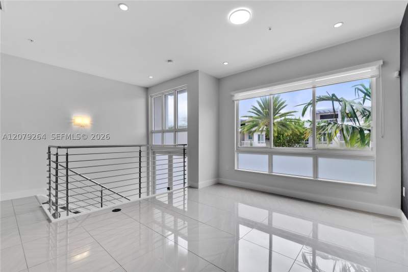 3 bedroom Townhouse at 10517 NW 66th St, Landmark At Doral, Doral — photo 2