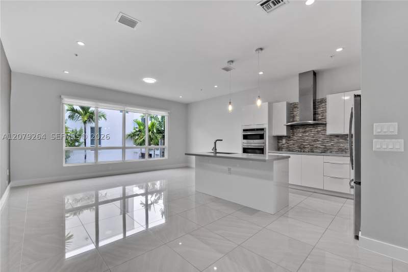 3 bedroom Townhouse at 10517 NW 66th St, Landmark At Doral, Doral — photo 3