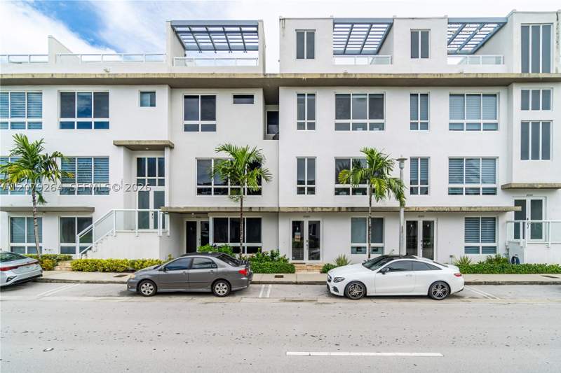 3 bedroom Townhouse at 10517 NW 66th St, Landmark At Doral, Doral — photo 4