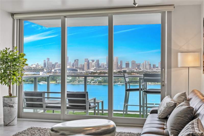 1 bedroom Condominium at 1000 West Ave 1518, Mirador 1000 Condo, Miami Beach — photo 2