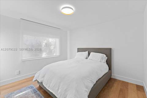 8926 Emerson Ave, Surfside FL - photo 10 of 31