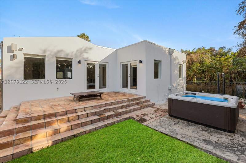 3 bedroom SingleFamilyResidence at 8926 Emerson Ave, Normandy Beach 2nd Amd Pl, Surfside — photo 4