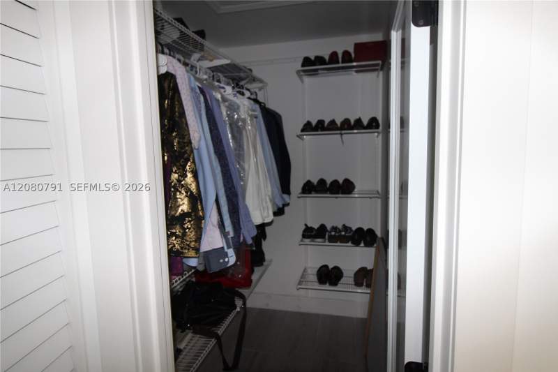 4 bedroom SingleFamilyResidence at 21340 SW 94th Ave, Lakes By The Bay Sec 7, Cutler Bay — photo 5