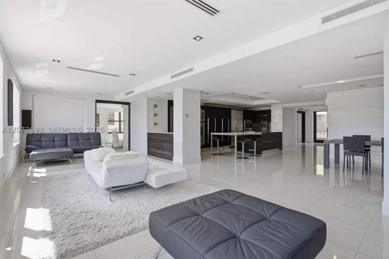 4 bedroom Condominium at 1330 Ocean Dr 3CA, The Netherland Condo, Miami Beach — photo 3