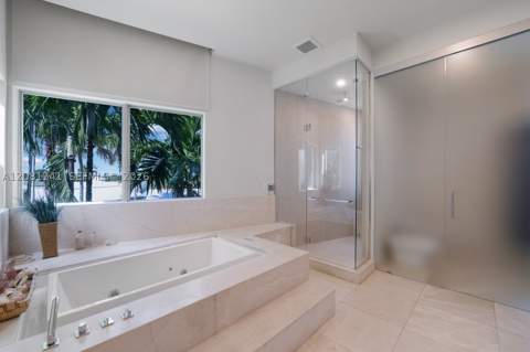 9407 E Broadview Dr, Bay Harbor Islands FL - photo 13 of 28