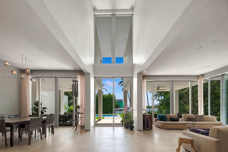 6 bedroom SingleFamilyResidence at 9407 E Broadview Dr, Bay Harbor Island, Bay Harbor Islands — photo 3