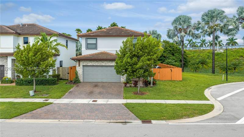 4 bedroom SingleFamilyResidence at 24960 SW 108th Ave, S Allapattah Gardens, Homestead — photo 5