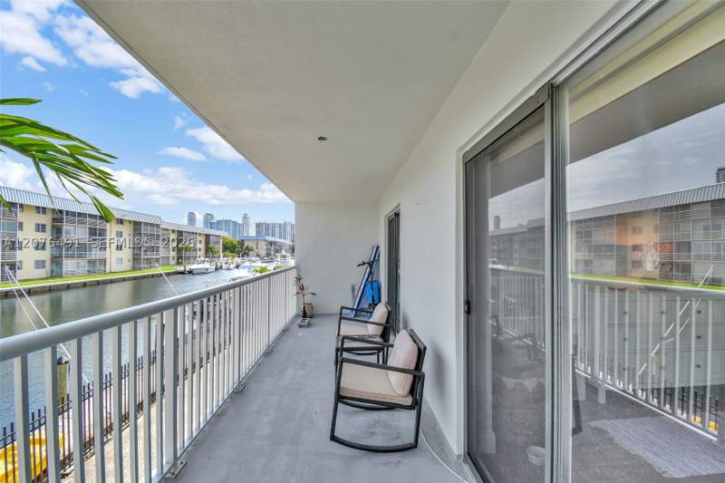 1 bedroom Condominium at 3527 NE 168th St 203, Sunshores Condo, North Miami Beach — photo 2