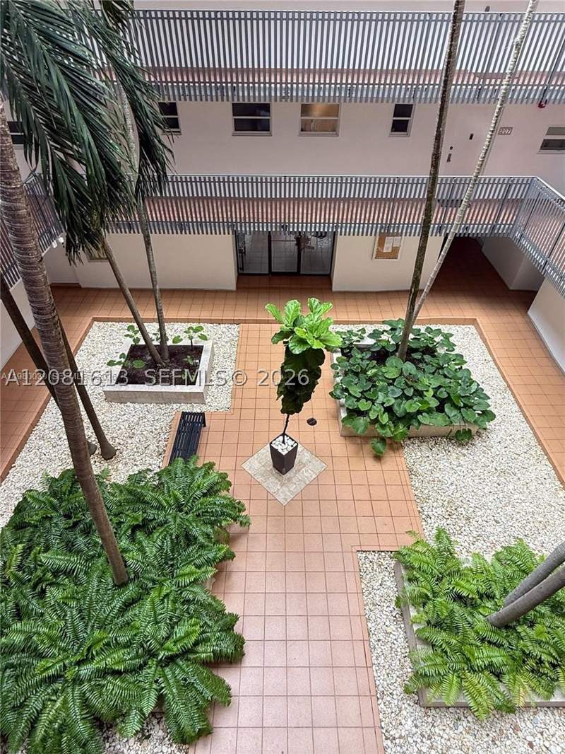 1 bedroom Condominium at 100 Ocean Lane Dr 303, Key Biscayne One Hundred, Key Biscayne — photo 2