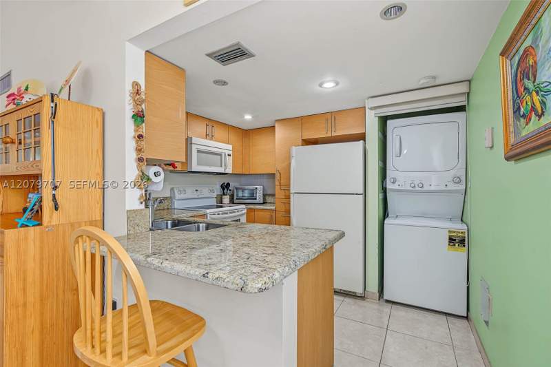 3 bedroom Condominium at 10300 NW 9th St Cir 203, Indian Lk Village Phase 1, Miami — photo 5