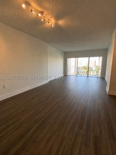 500 Bayview Dr 825, Sunny Isles Beach FL - photo 12 of 32