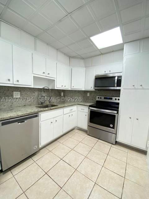 500 Bayview Dr 825, Sunny Isles Beach FL - photo 13 of 32