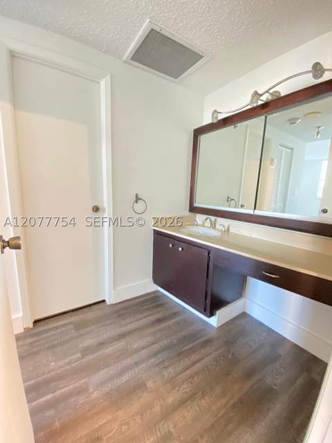 500 Bayview Dr 825, Sunny Isles Beach FL - photo 19 of 32