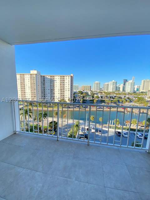 500 Bayview Dr 825, Sunny Isles Beach FL - photo 22 of 32