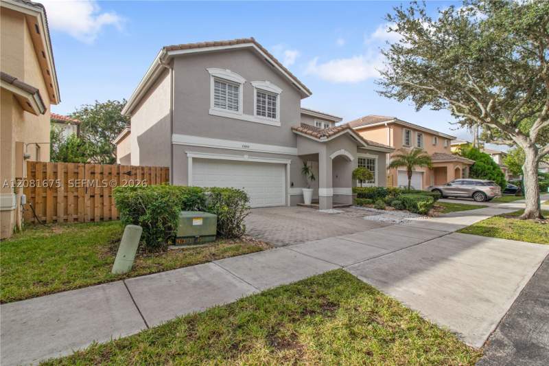 3 bedroom SingleFamilyResidence at 10842 NW 53rd Ln, Doral Reserve, Doral — photo 2