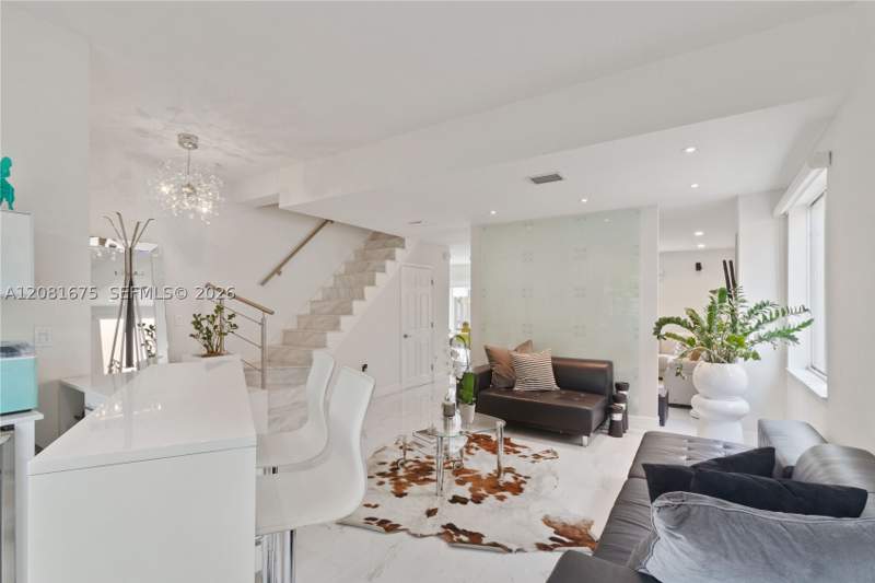 3 bedroom SingleFamilyResidence at 10842 NW 53rd Ln, Doral Reserve, Doral — photo 5