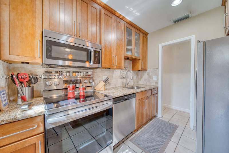 4 bedroom SingleFamilyResidence at 3435 SW 73rd Ave Rd, Central Miami Part 6, Miami — photo 3