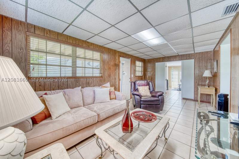 4 bedroom SingleFamilyResidence at 3435 SW 73rd Ave Rd, Central Miami Part 6, Miami — photo 5
