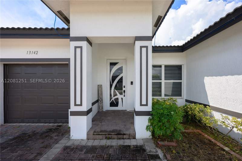 4 bedroom SingleFamilyResidence at 13142 SW 255th Ter, Vessel, Homestead — photo 2