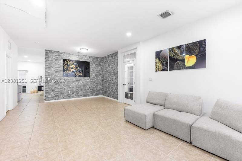 4 bedroom SingleFamilyResidence at 13142 SW 255th Ter, Vessel, Homestead — photo 3