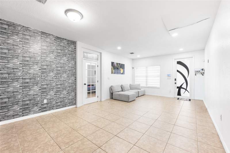 4 bedroom SingleFamilyResidence at 13142 SW 255th Ter, Vessel, Homestead — photo 4