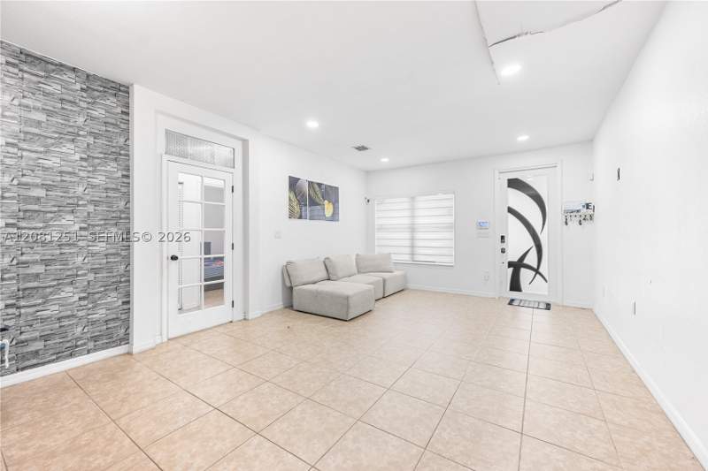 4 bedroom SingleFamilyResidence at 13142 SW 255th Ter, Vessel, Homestead — photo 5