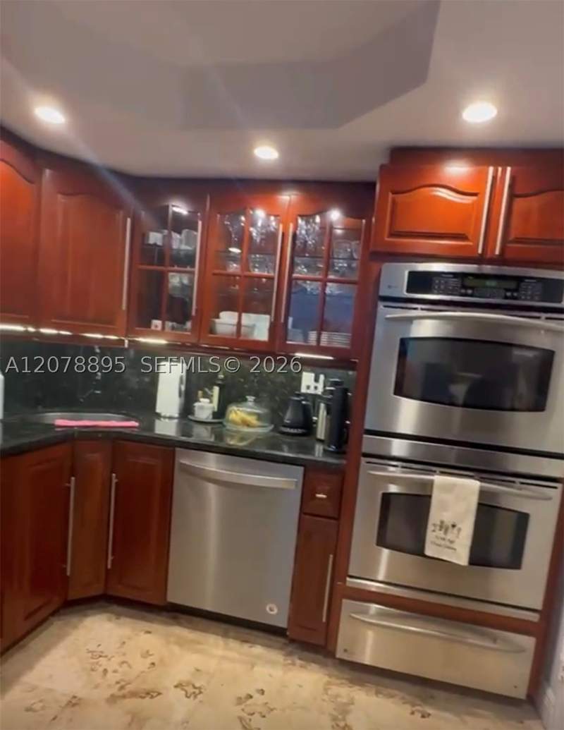2 bedroom Condominium at 5555 Collins Ave 10G, Oceanside Plaza Condo, Miami Beach — photo 4
