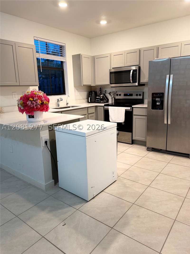 4 bedroom Townhouse at 1281 NE 3rd Ave, Miami Land And Developmen, Florida City — photo 1